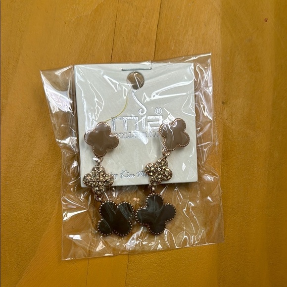 Mia Collection Clover Brown Tan Gold Pendant Dangle Earrings - Picture 2 of 3